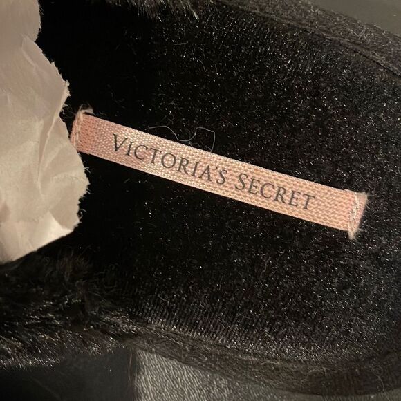 Victoria’s Secret Fuzzy Slip on Slippers. Size Medium. Black‎ W/bow - Picture 2 of 8
